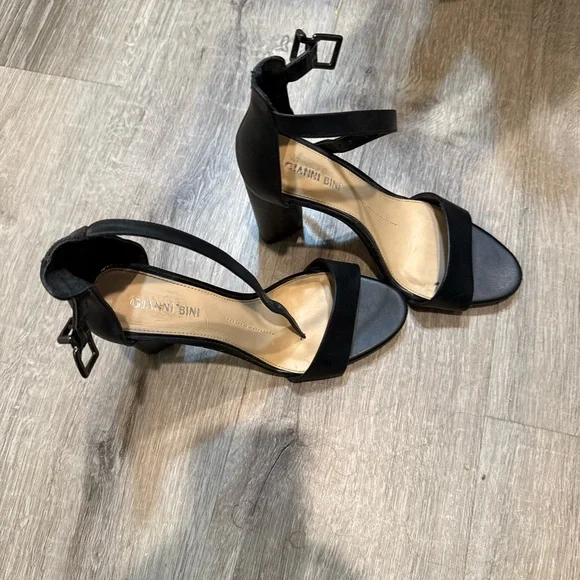 Black Classic Ankle Strap Chunky Gianna Bini Heels - Picture 8 of 9